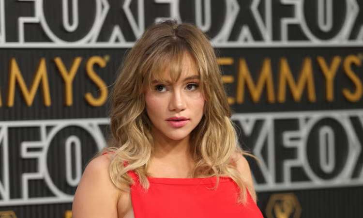 Suki Waterhouse Biography